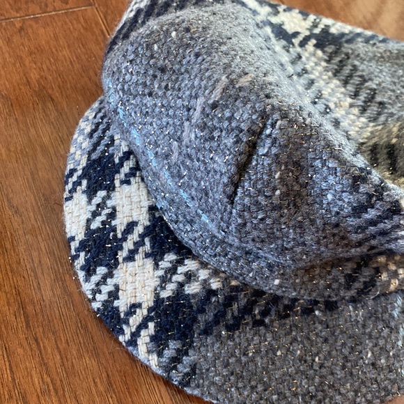 Burberry messenger cap in gray metallic. main image 7